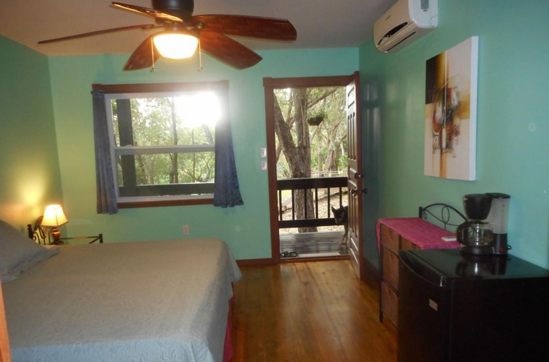 Bedroom 2, Upachaya, Roatán