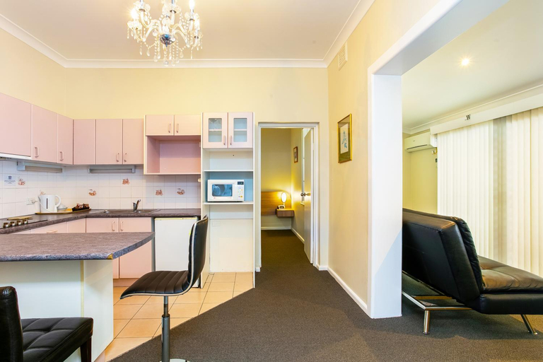 Others 5, North Shore Hotel, Sydney