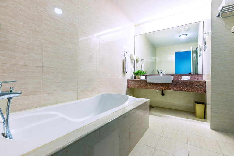Bathroom 16