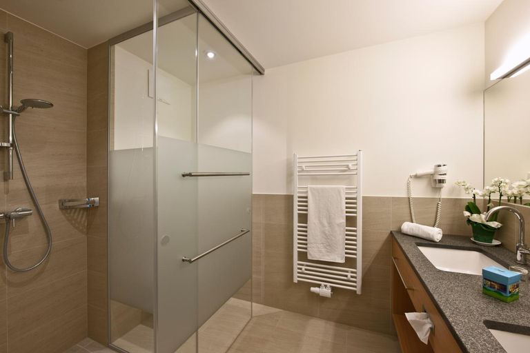 Bathroom 5, Familien- Sportresort BRENNSEEHOF, Villach Land