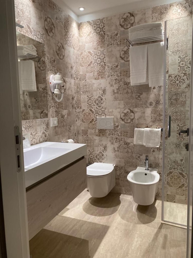 Bathroom 4, Europa Hotel, Chieti