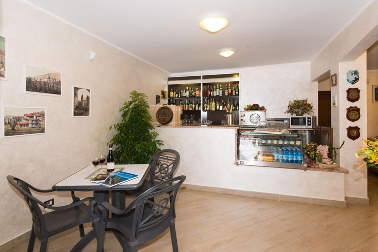 Food & Drinks 3, Residence Oleandro, Savona