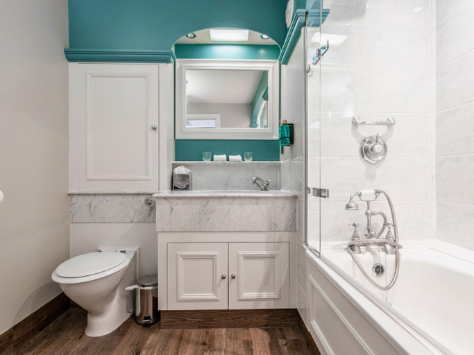 Bathroom 4, Buckingham Villiers Hotel, Buckinghamshire