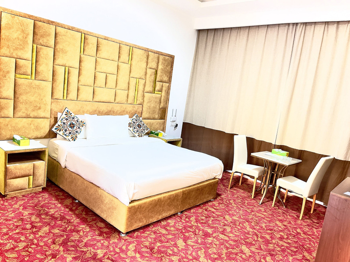 Bedroom 4, Royal Beach Hotel, Shinas