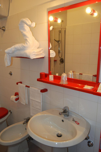 Bathroom 3, Hotel Facioni, Rome