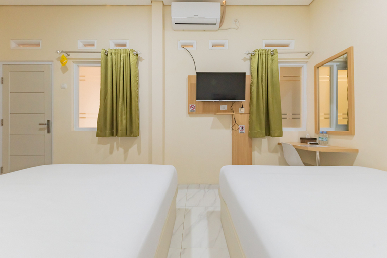Bedroom 3, Urbanview Syariah Utami Inn Garut by RedDoorz, Garut