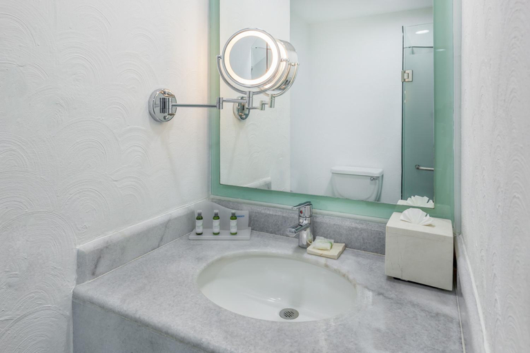 Bathroom 5, Garden Colima, Colima