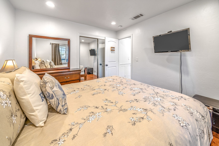 Bedroom 2, Fully Updated 3 BDR Seaside Home Minutes to Beach!, Monterey