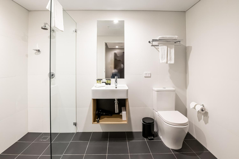 Bathroom 10