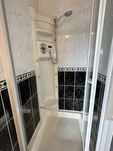 Bathroom 3, Malahide Guest Rooms, Dublin