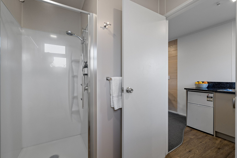 Bathroom 5, Tasman Holiday Parks- Rotorua, Rotorua