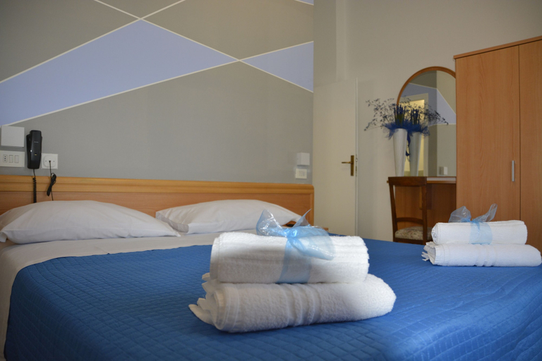 Bedroom 3, MARTINA' S HOTEL, Rimini