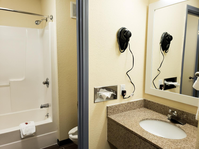 Bathroom 4, Days Inn & Suites by Wyndham Merrillville, Lake