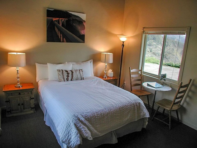 Bedroom 3, Lucia Lodge, Monterey