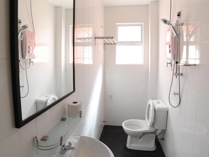 Bathroom 4, JQ Osborne Apartment, Kinta
