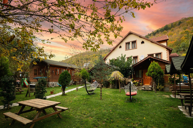 Doga Kosku Abant Bungalow Evleri, Merkez