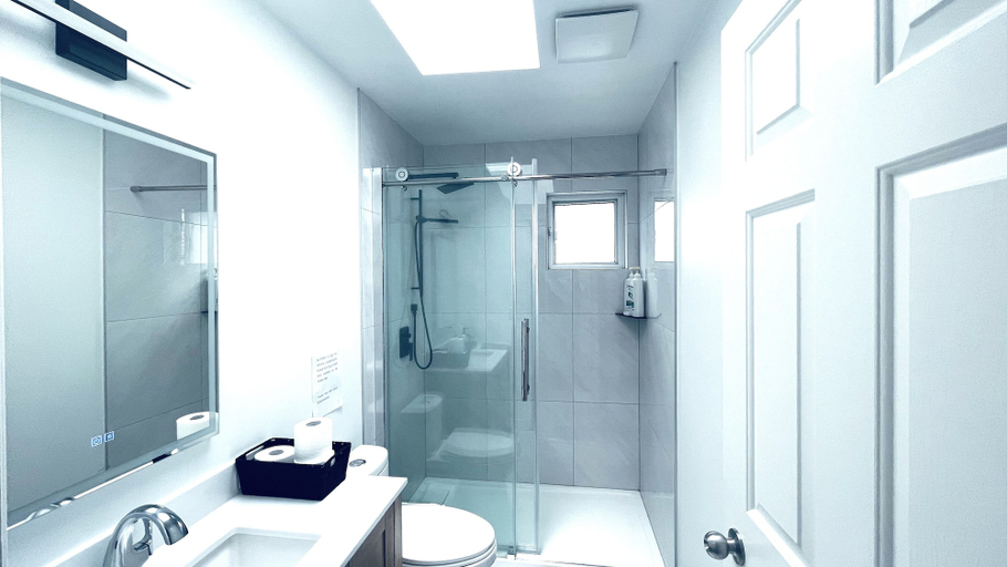 Bathroom 2, Richmond Cozy Place, Greater Vancouver