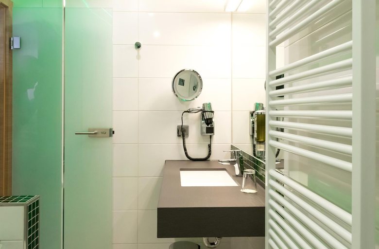 Bathroom 3, Hotel Holl, Weilheim-Schongau