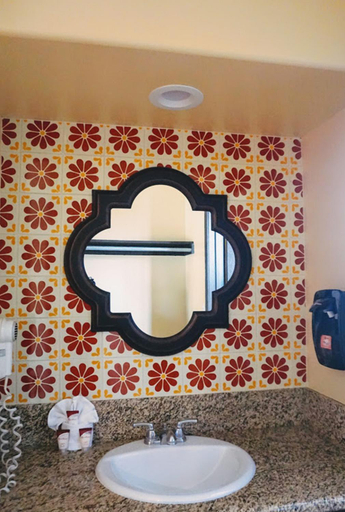 Bathroom 2, Casa Bella Inn Downtown LA, Los Angeles