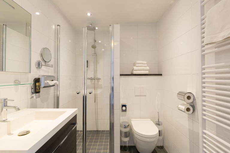Bathroom 3, Strandhotel Bos en Duin, Veere