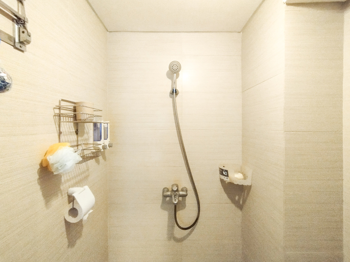 Bathroom 5, Contemporary Style 1BR Apartment at Gateway Pasteur By Travelio, Bandung