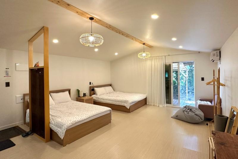 Bedroom 2, Seogwipo Put Down Pension, Seogwipo