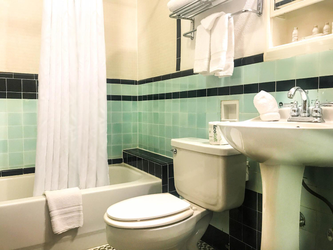 Bathroom 4, HISTORIC PLAINS HOTEL, Laramie