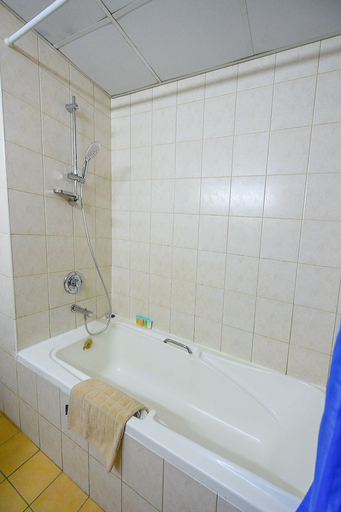 Bathroom 2, SND - Bright and Spacious Studio, Dubai