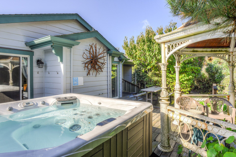 Sport & Beauty, Hilton House, Mendocino