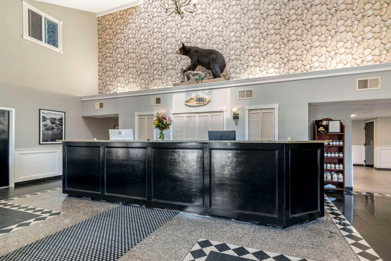 Public Area 2, Black Bear Inn, Ascend Hotel Collection, Penobscot