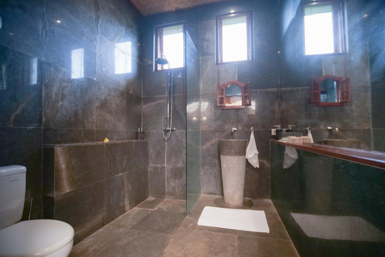 Bathroom 11