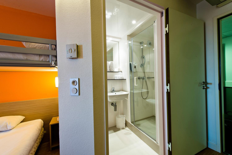 Bathroom 4, Premiere Classe Sens Nord - Saint Clement, Yonne