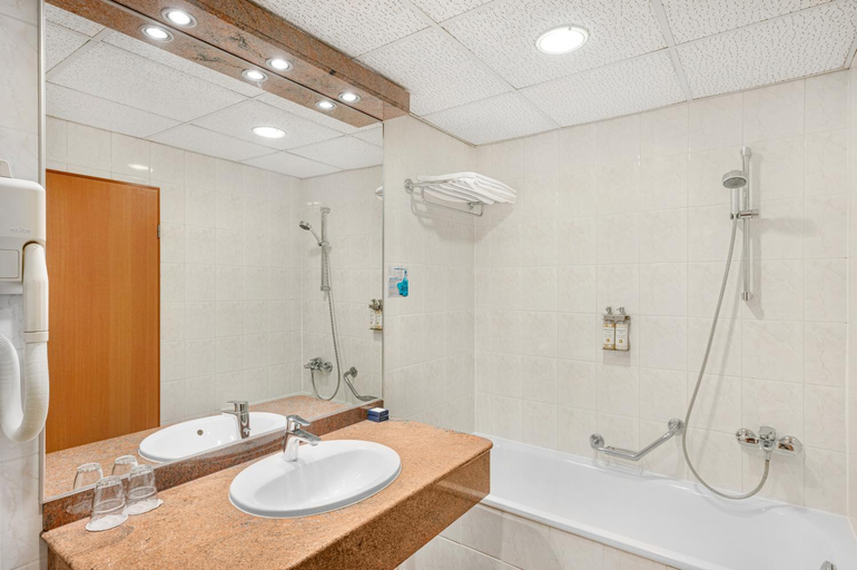 Bathroom 4, Danubius Hotel Raba, Győr