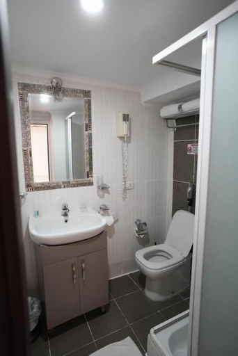 Bathroom 4, MS Royal Adventure, Luxor