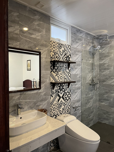 Bathroom 3, Villa Namkhan Heritage, Luang Prabang