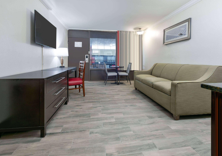 Bedroom 5, Ramada by Wyndham Diamondhead I-10/Gulfport, Hancock