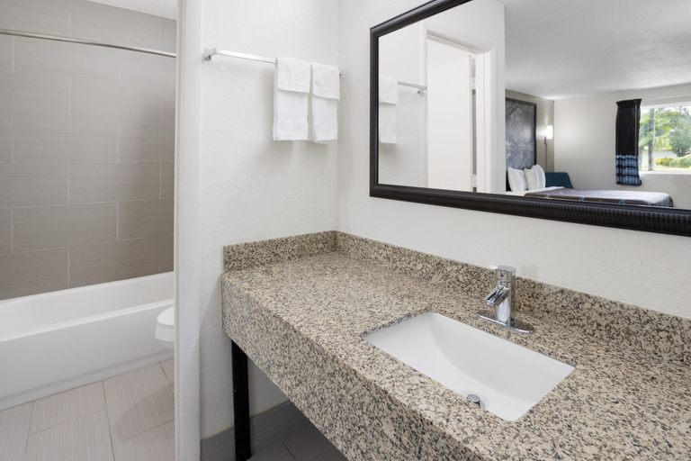Bathroom 4, Super 8 By Wyndham Perry Ga, Houston