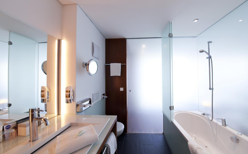 Bathroom 4, Johanniter-Kreuz, Bodenseekreis