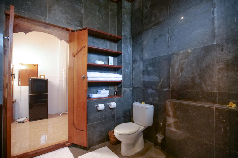 Bathroom 23