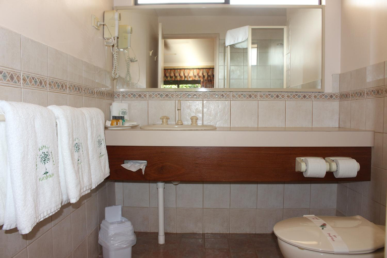 Bathroom 19