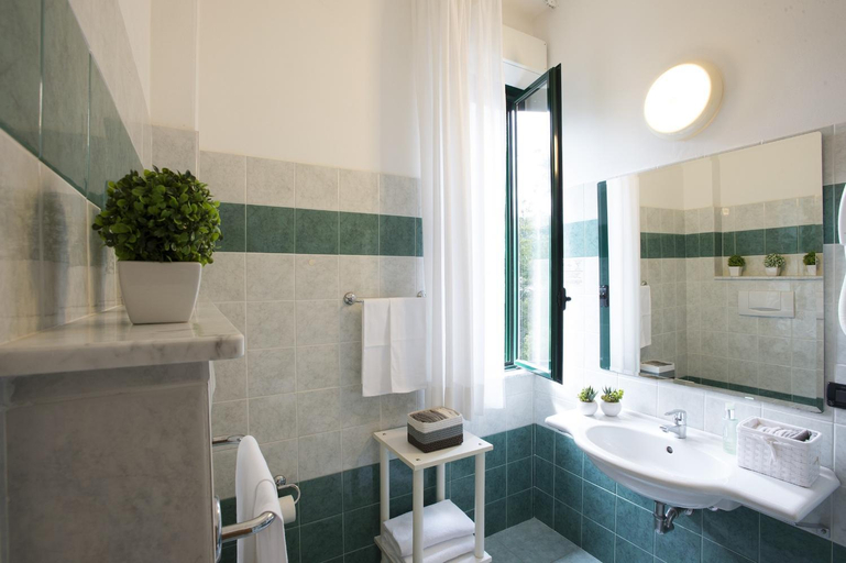 Bathroom 3, Albergo Angiolino, Siena