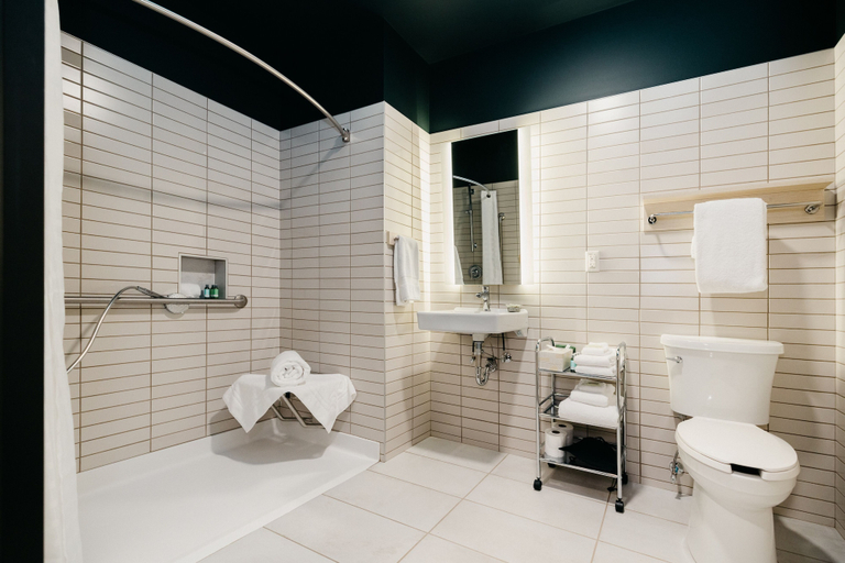 Bathroom 4, Métis Crossing, Division No. 12