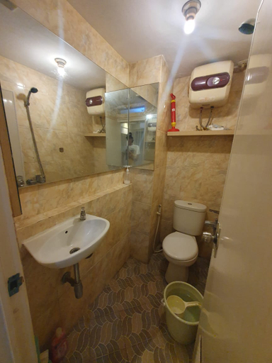 Bathroom, Bogor Valley by Vitroom, Bogor