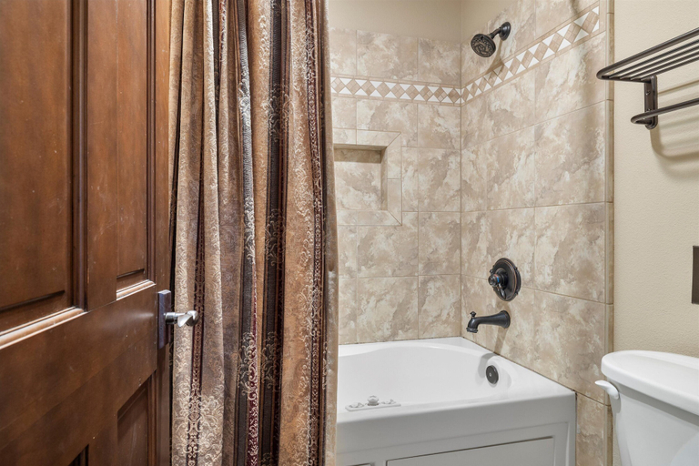 Bathroom 3, Pine Haven Lodge, Deschutes