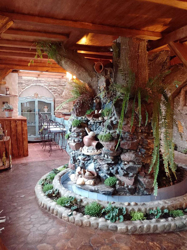 Others 4, La Casa del Arbol, Quito