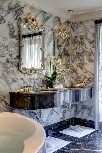 Bathroom 5, Miramonti, Aosta