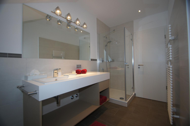 Bathroom 3, Deutsches Haus, Bonn