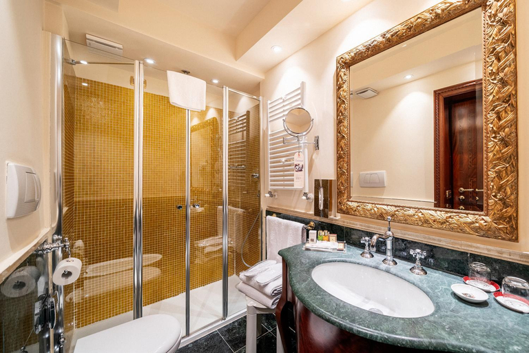 Bathroom 4, Hotel Colombina, Venezia