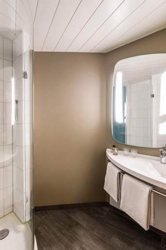 Bathroom 8