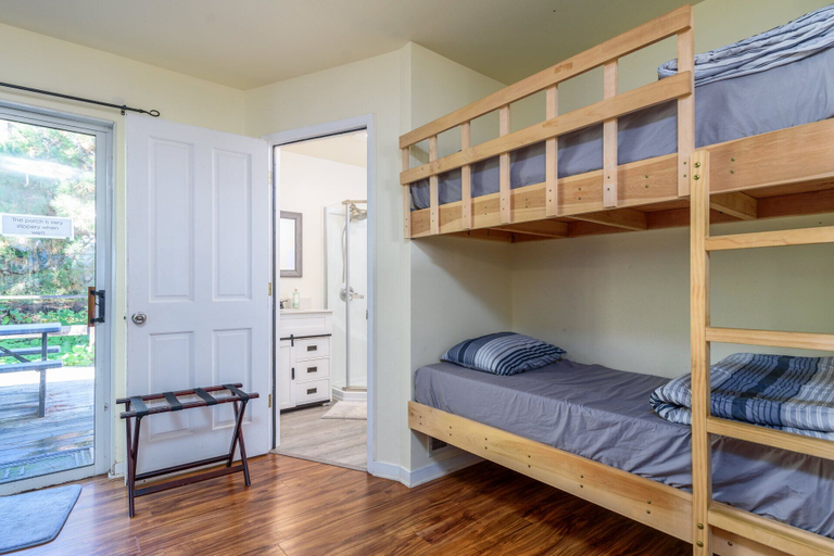 Bedroom 3, Hilton House, Mendocino